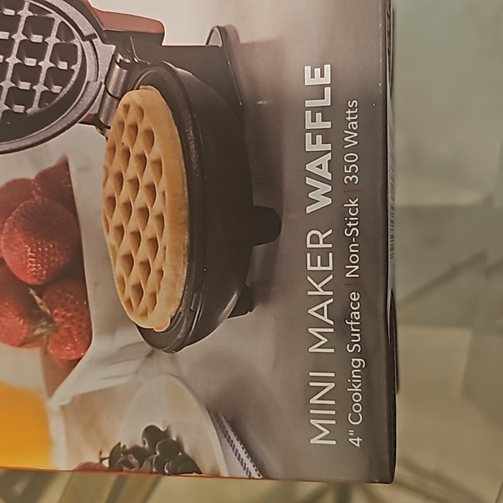 Mini waffle maker. - Picture 2 of 2